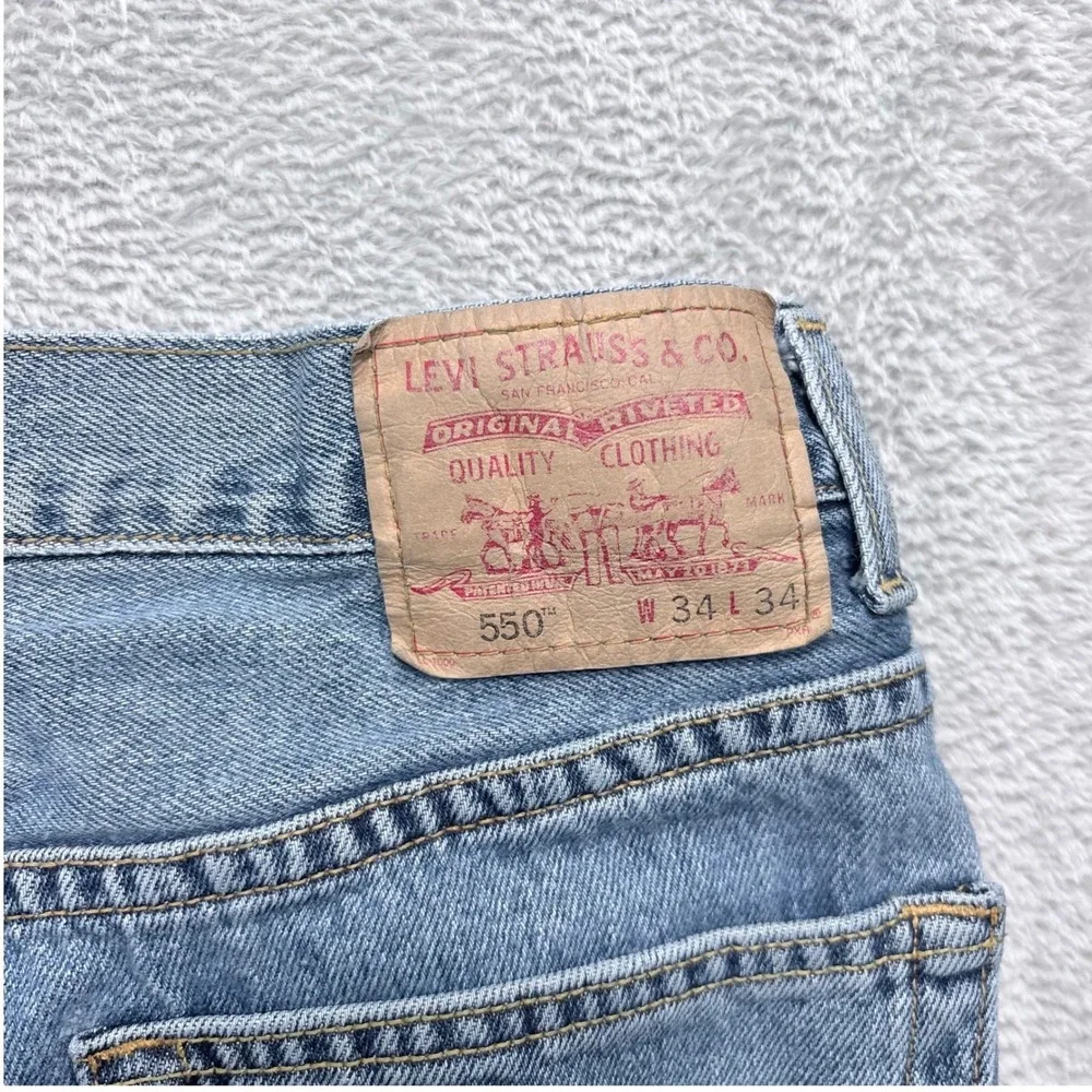 Vintage Y2K Levi's 550 Relaxed Fit Jeans Mens 34x34 Light Wash Blue Tapered Leg